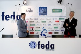 El presidente de FEDA, acompa�ado por el secretario, dio a conocer el fallo del jurado. R. SERRALL�